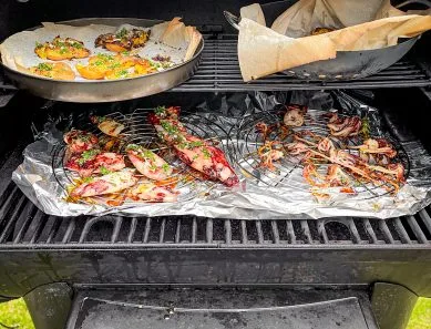Jadranské lignje s bramborami na SPG v peletovém grilu