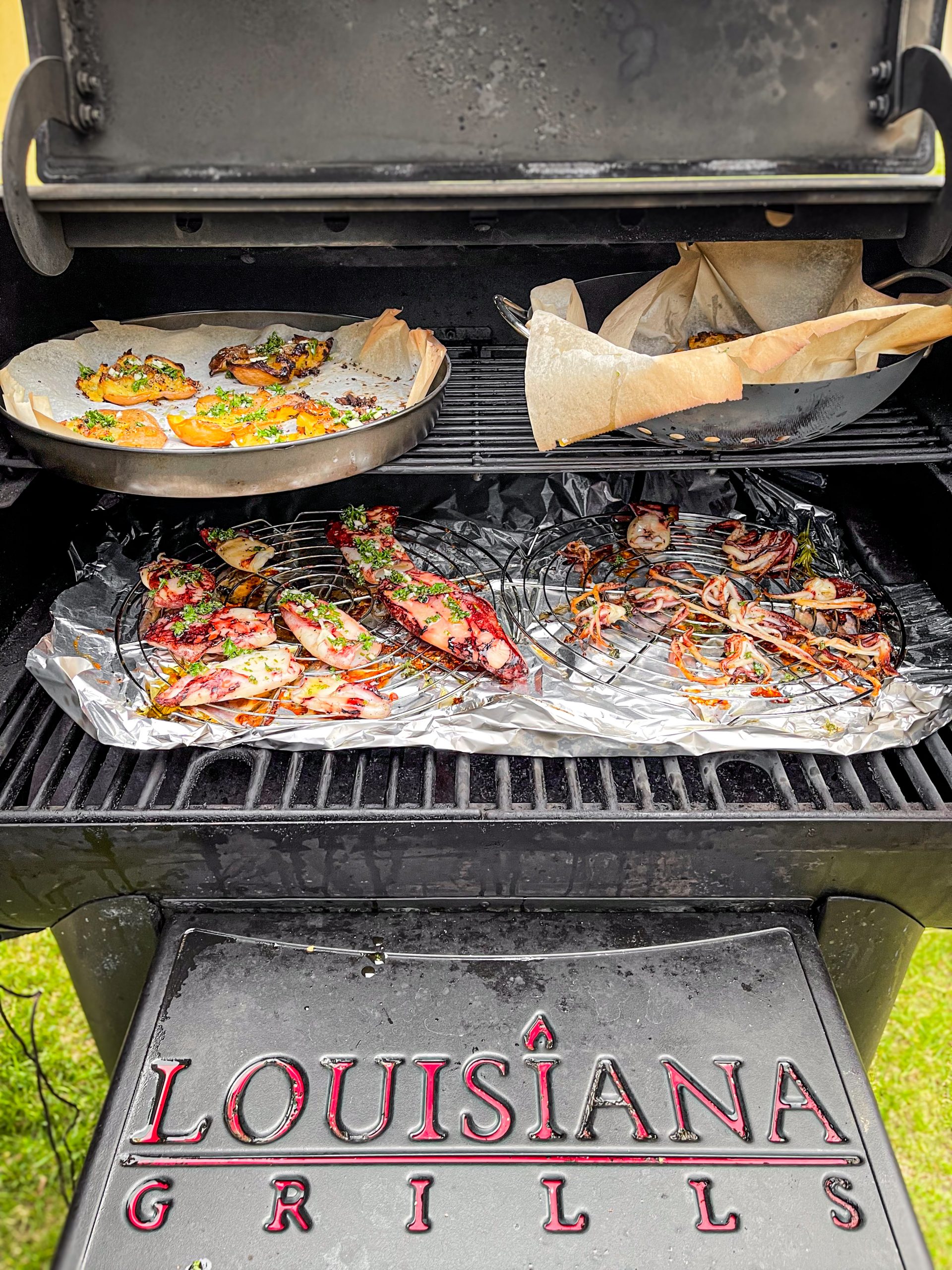 Jadranské lignje s bramborami na SPG v peletovém grilu