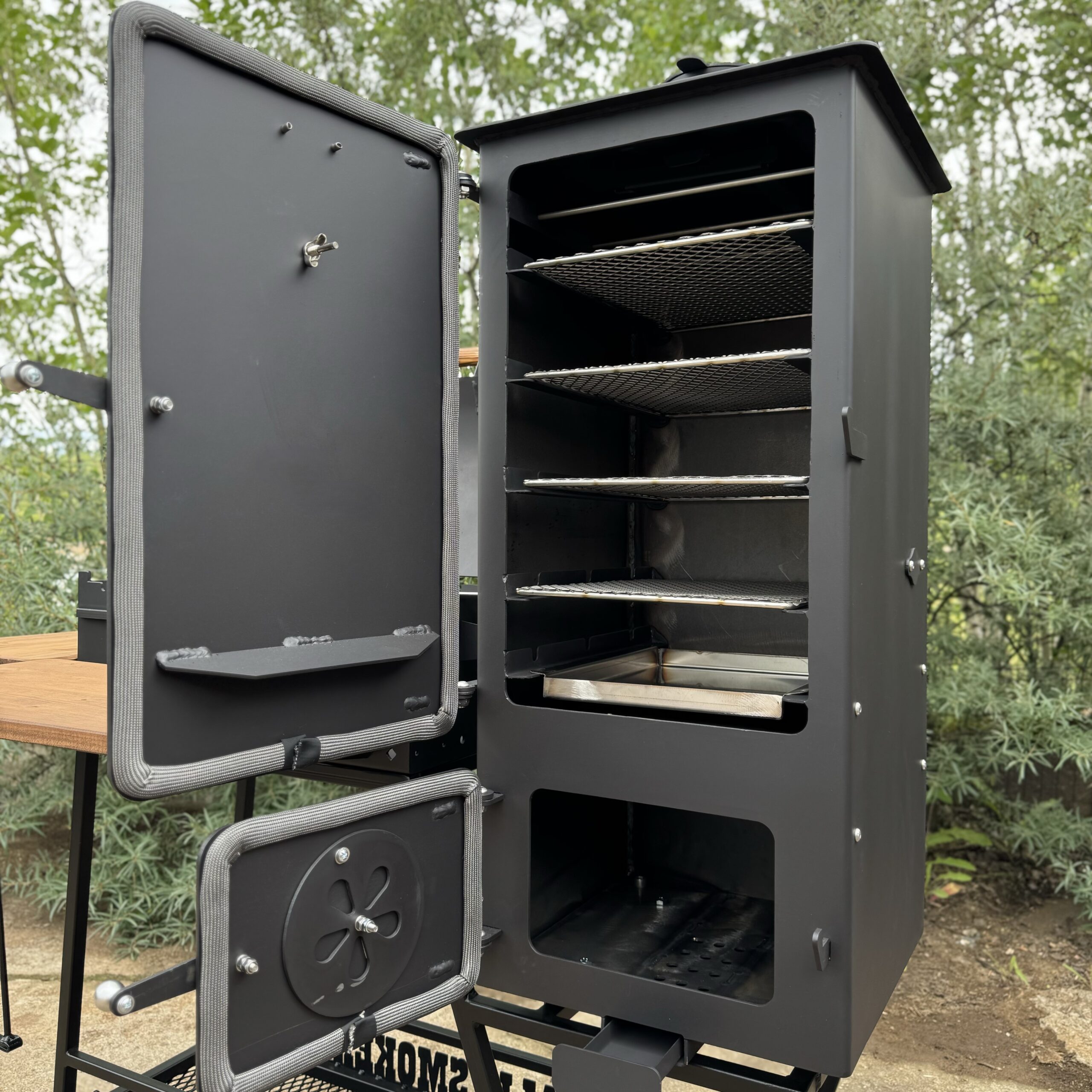 Venkovní kombinovaná kuchyně Small Smokehouse Kalme - Obrázek 8