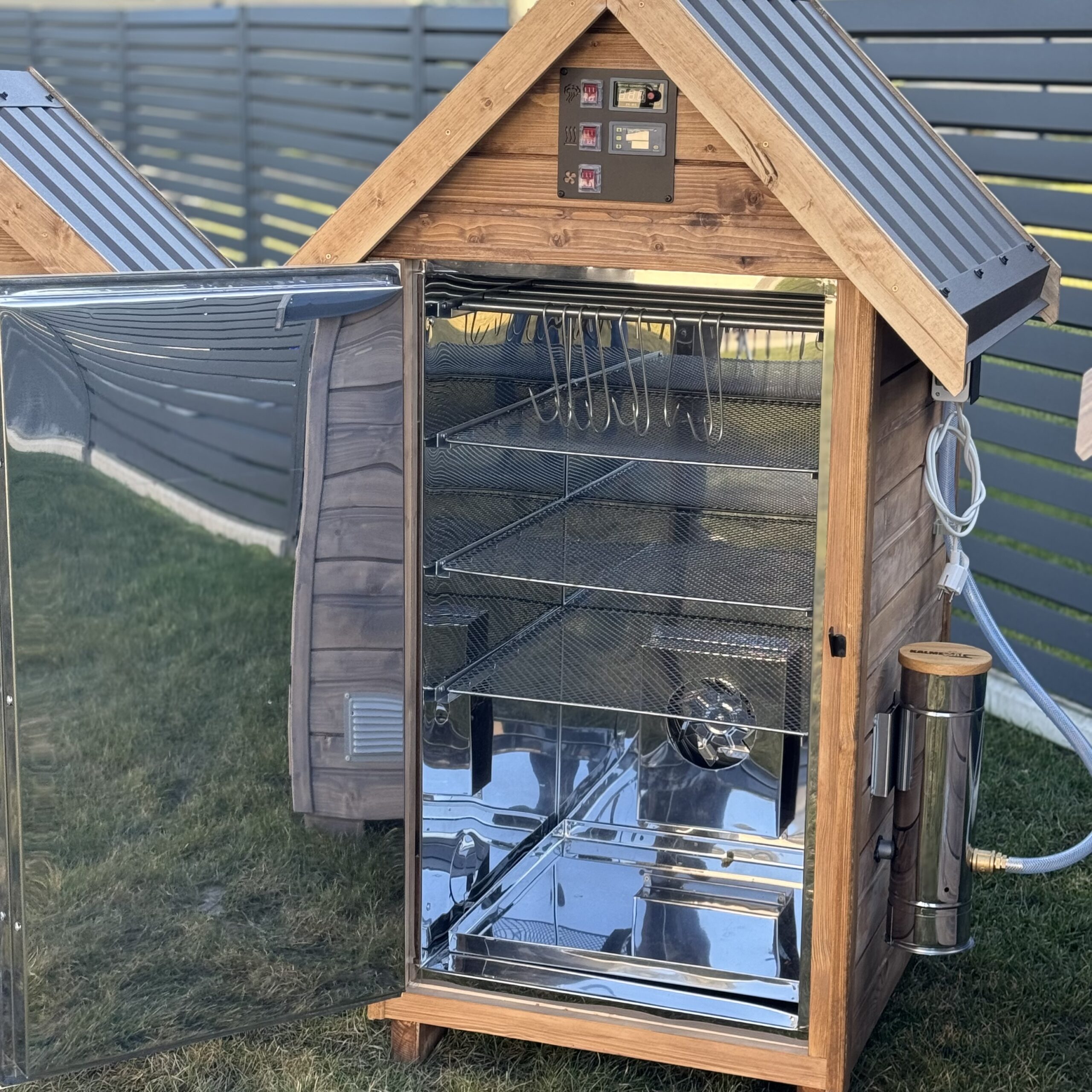 Elektrická dřevěná udírna s dymboxem 310L hnědá Kalme - Obrázek 4